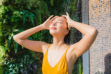 盛夏に人気の涼しげメイク：汗・皮脂対策とトレンドカラーの取り入れ方