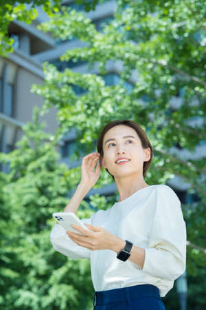 自然体美を引き出す40代のためのメイクとスキンケアの融合