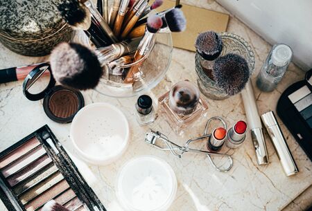 カラーやパーマ後の髪に最適なシャンプーとトリートメントの選び方