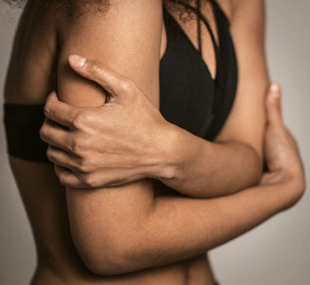 敏感肌向け！肌への負担を減らす下地とコンシーラーの使いこなし術