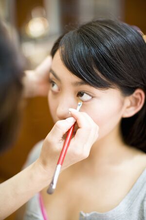 ナチュラル志向派におすすめ!ツヤ肌が叶う下地とコンシーラーメイク術