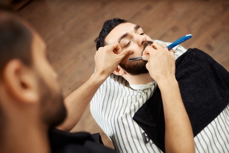 メンズ向けエイジングケア入門：男性の肌悩み別ケア法