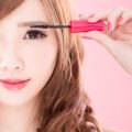 美容系インフルエンサーに学ぶ！セルフまつげ・眉毛ケア最前線