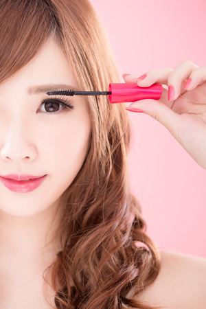 美容系インフルエンサーに学ぶ！セルフまつげ・眉毛ケア最前線